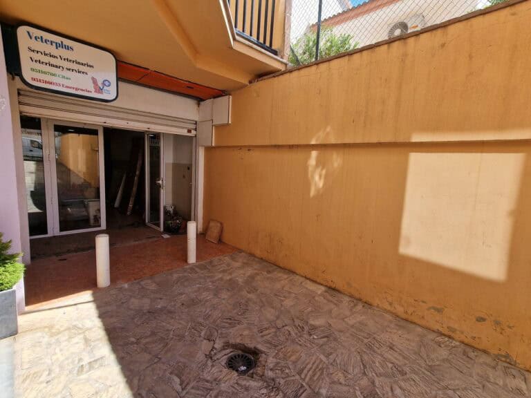 Commercial for Sale in Puente De Don Manuel