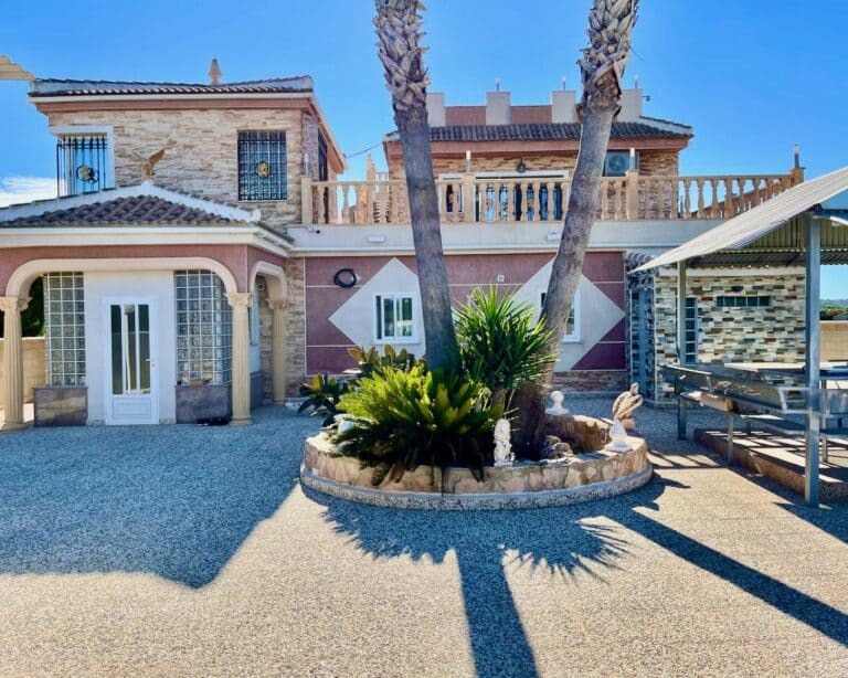 Villa for Sale in Guardamar Del Segura