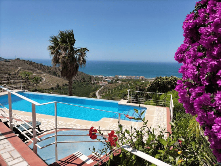 Villa for Sale in La Herradura