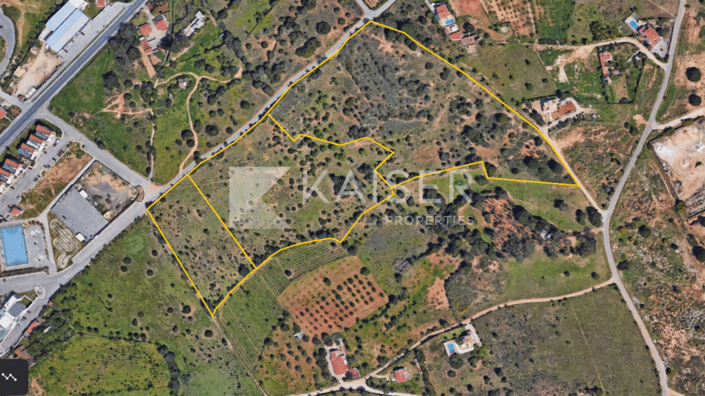 Plot for Sale in Porches