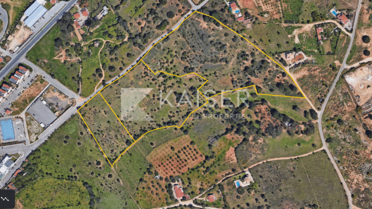 Plot for Sale in Porches