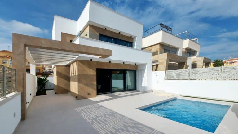 Villa for Sale in San Miguel de Salinas