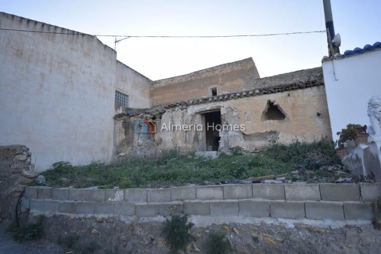 Country House for Sale in Oria