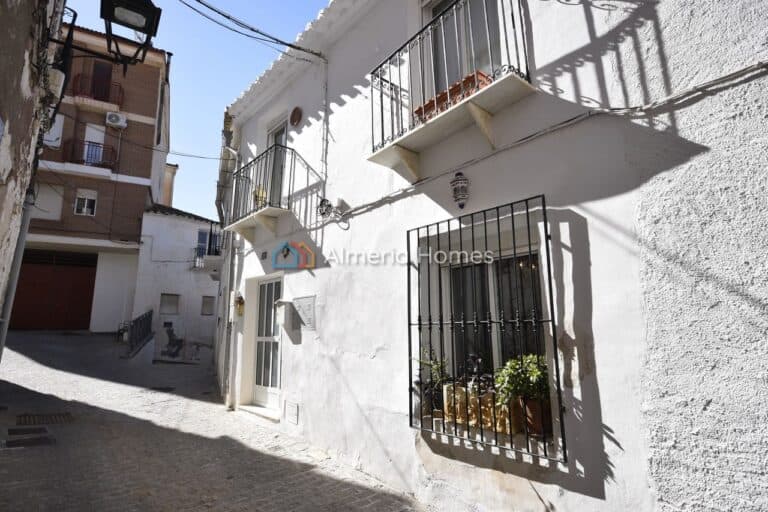 Town House for Sale in Seron