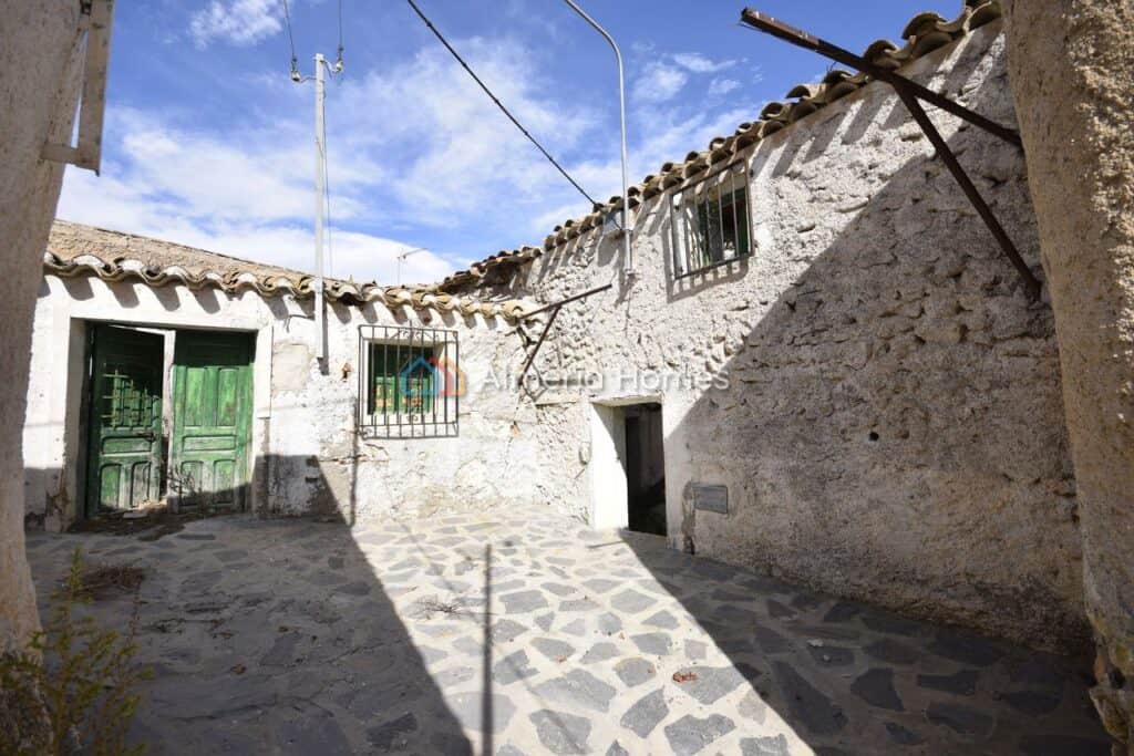 Country House for Sale in Oria