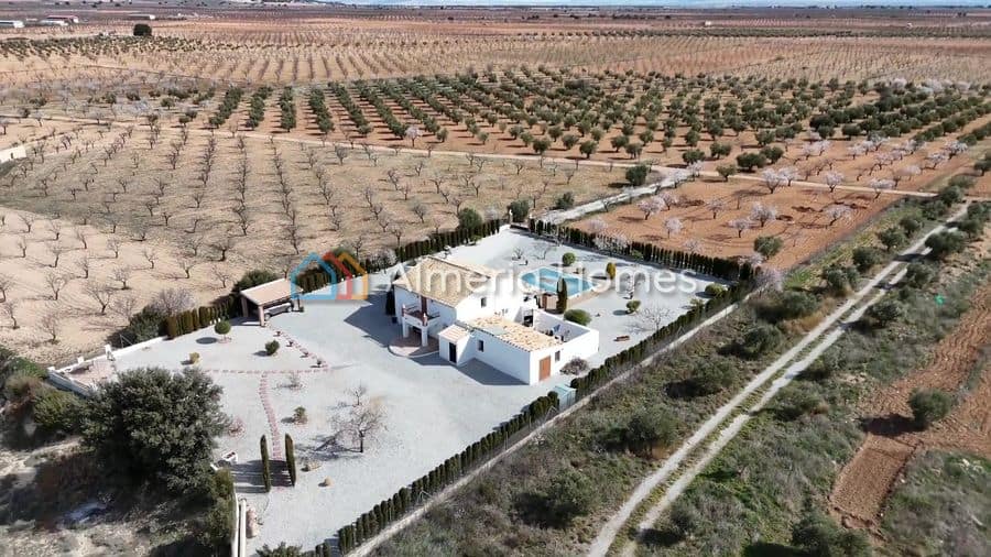 Casa de campo en venta en Baza
