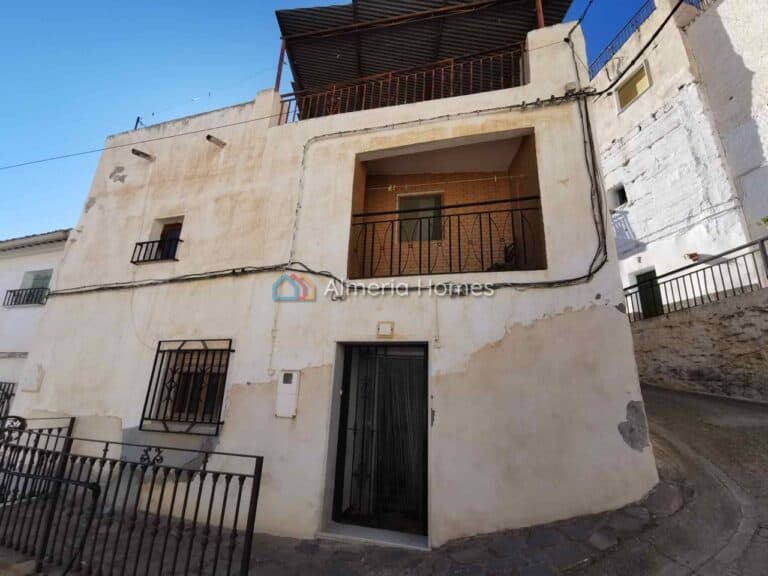 Town House for Sale in Lijar