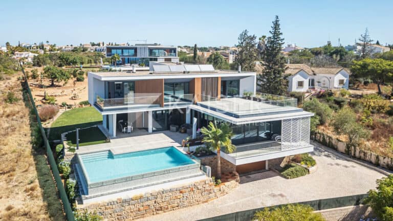 Villa for Sale in Albufeira