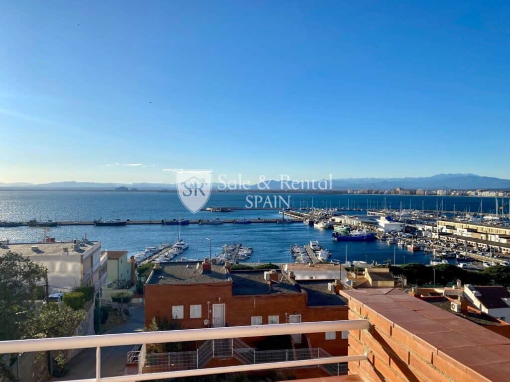 villa for Sale in Roses