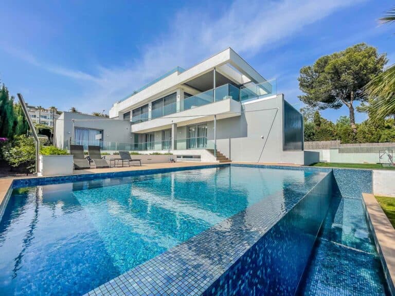 villa for Sale in Santa Ponsa