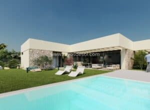 Villa for Sale in Altaona Golf and Country Village