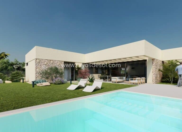 Villa for Sale in Altaona Golf and Country Village