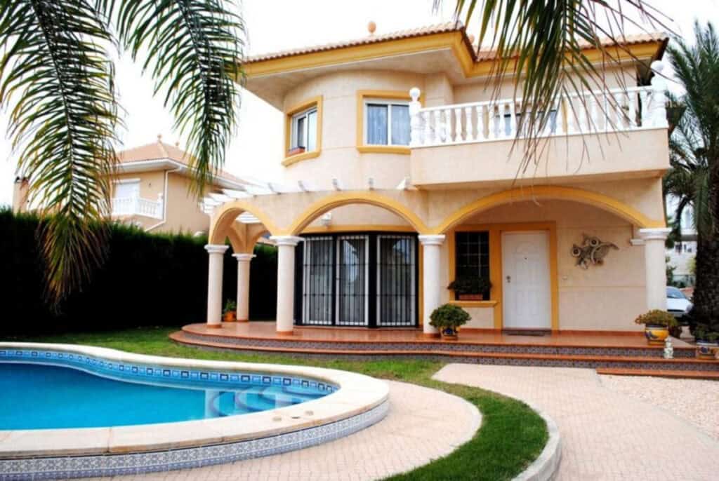 Villa for Sale in La Zenia