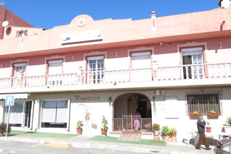 Commercial for Sale in Pueblo Nuevo de Guadiaro Cadiz
