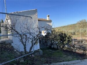 Country House for Sale in Castillo de Locubin