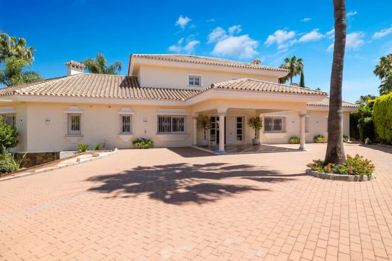 Villa for Sale in Marbella West