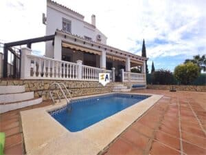 Villa for Sale in Alcaucin