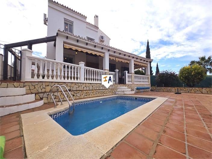 Villa for Sale in Alcaucin