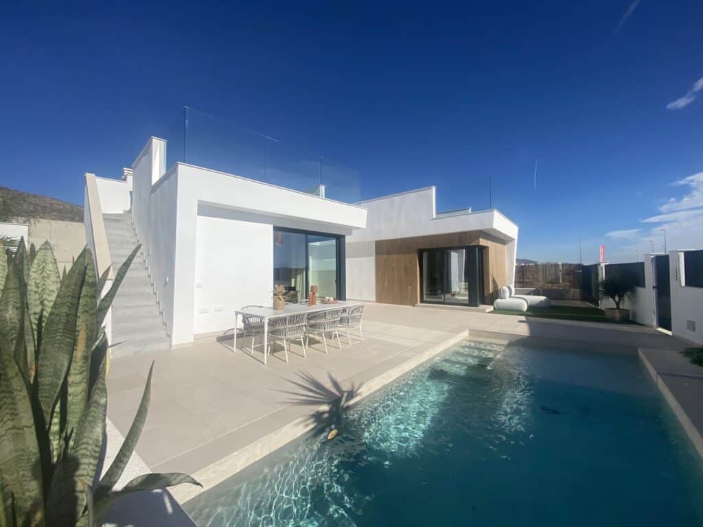 villa for Sale in Altaona Golf and Country Village