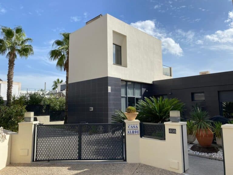 villa for Sale in Villamartin