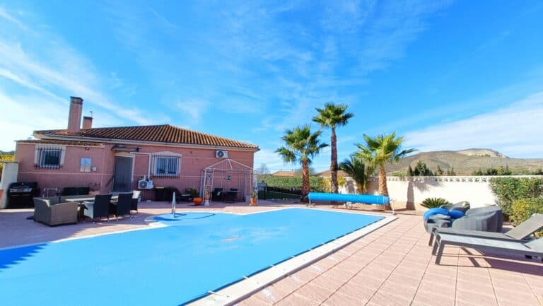 Villa for Sale in Hondón de los Frailes