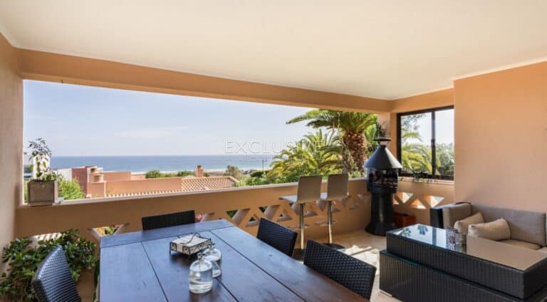 Apartment for Sale in MEIA PRAIA