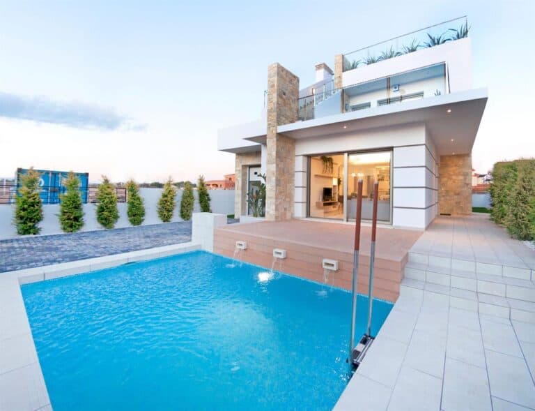 villa for Sale in ALCAZARES LOS