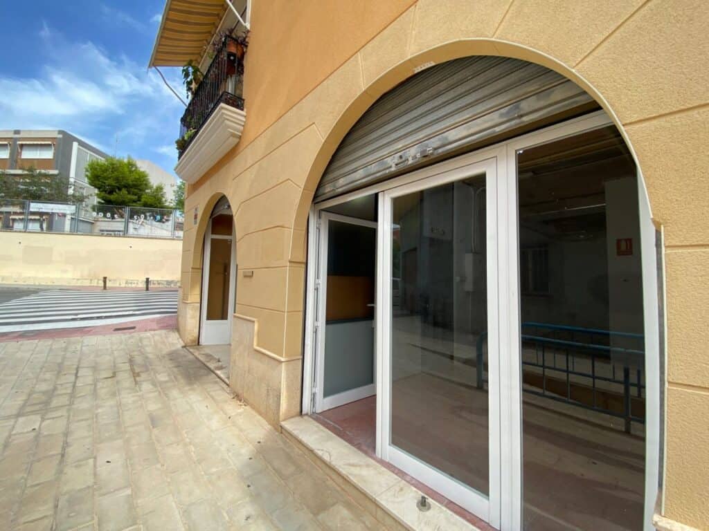 Commercial for sale in Alicante