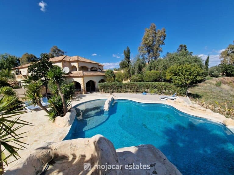 Villa for Rental in Turre