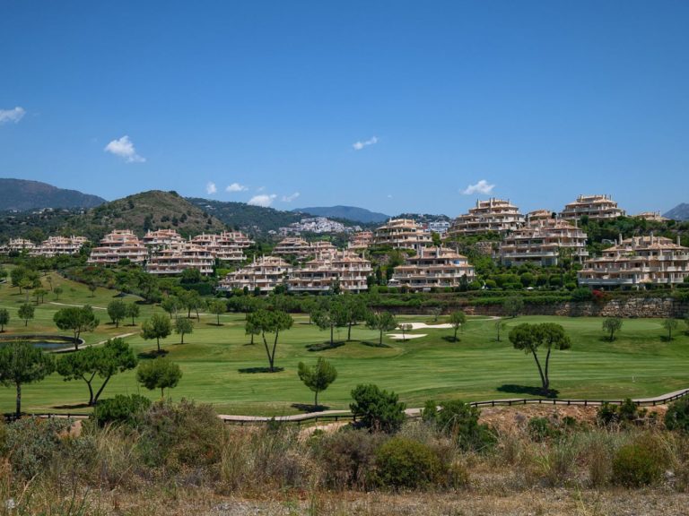 Town House for sale in Benahavis