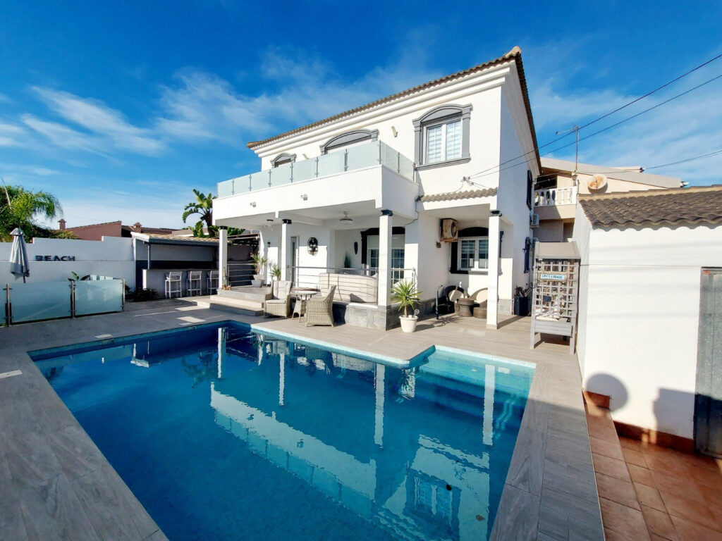 Villa for sale in Orihuela Costa
