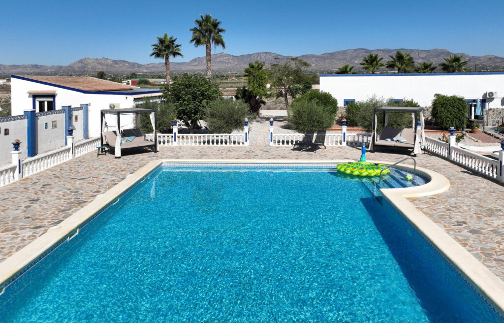 Villa for sale in Crevillente