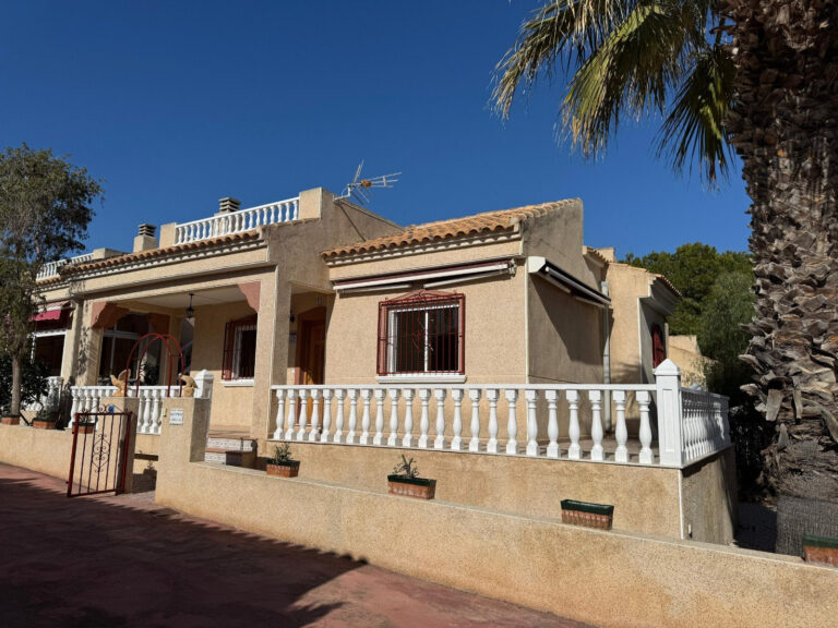 Villa for sale in Algorfa