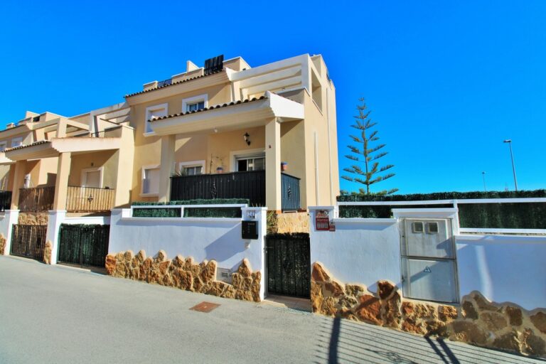 Town House for Sale in San Miguel de Salinas