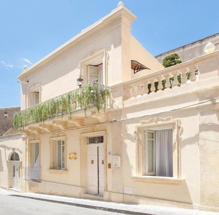 Commercial for Sale in Noto