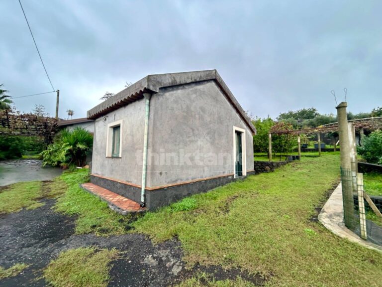 villa for Sale in Santa Venerina