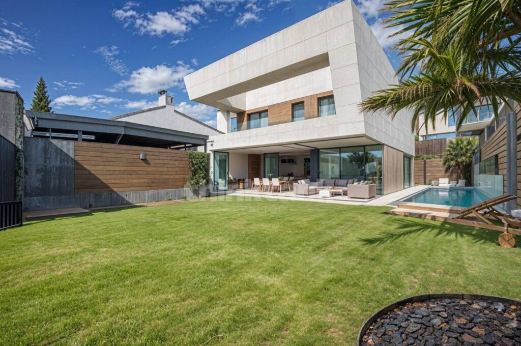 villa for Sale in Boadilla Del Monte