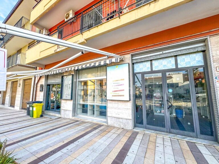 Commercial for Sale in Priolo Gargallo