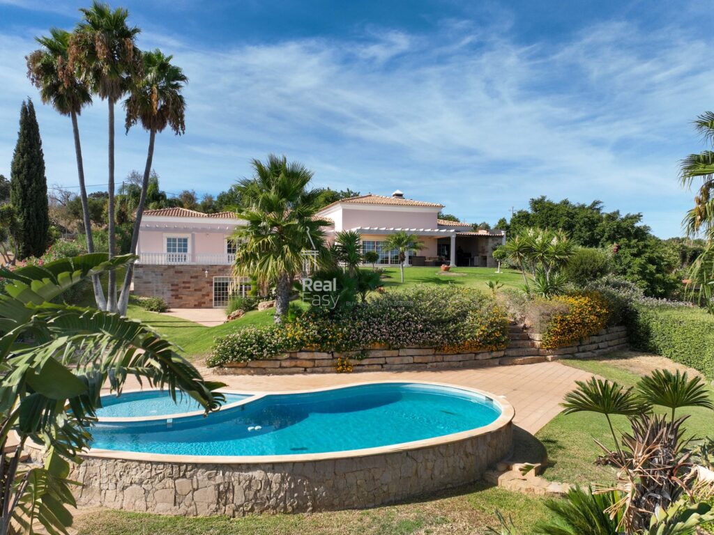 villa for Sale in Moncarapacho