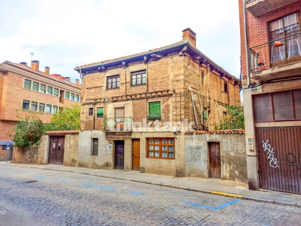 Commercial for Sale in Segovia