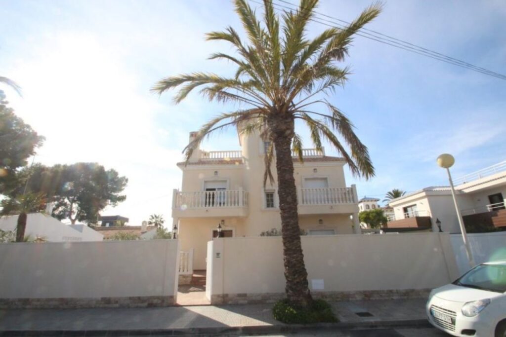 villa for Sale in Orihuela Costa