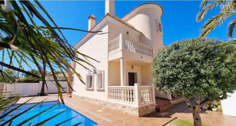 Town House for Sale in Cabo Roig