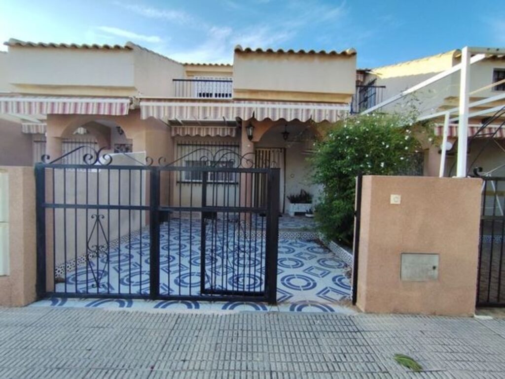 Town House for Sale in Los Alcazares