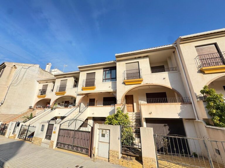 Town House for Sale in San Miguel de Salinas