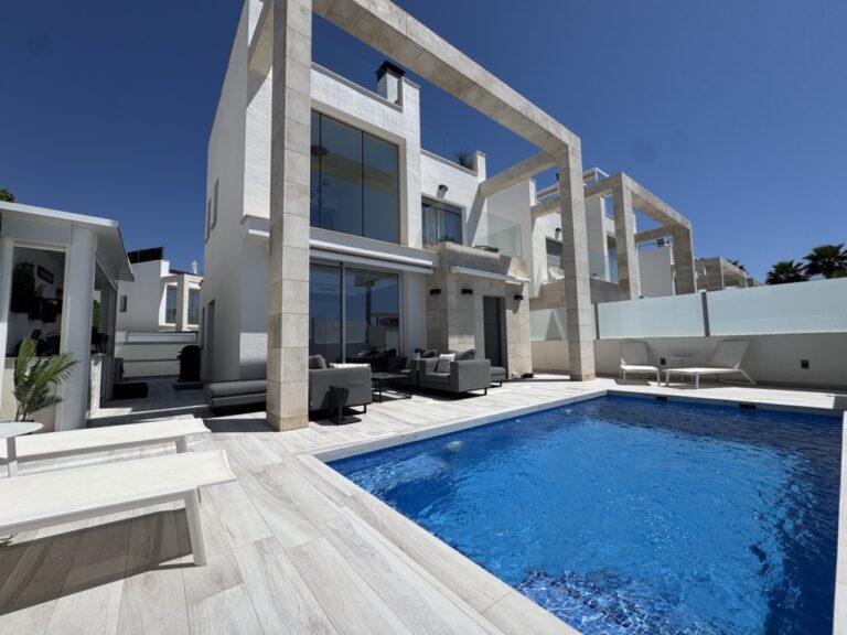 villa for Sale in Cabo Roig
