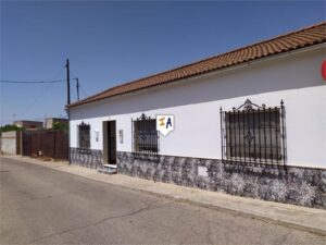 Country House for Sale in La Carlota