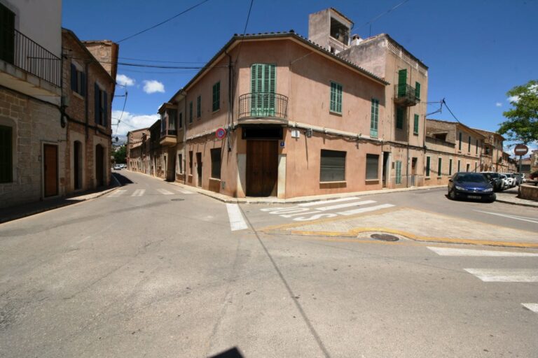 commercial for Sale in Binissalem