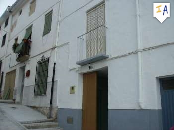 Town House for Sale in Castillo de Locubin