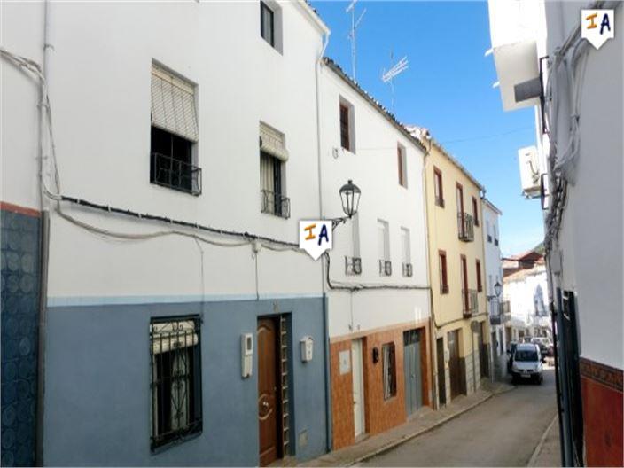 Town House for Sale in Valdepenas de Jaen