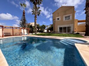 Villa te koop in La Zenia